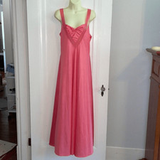 Vtg 70s Formfit Rogers salmon pink lace nightgown