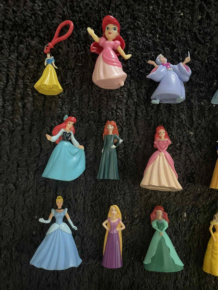Gran LOTE PRINCESA 24 figuras + 6 vestidos Ariel Aurora adornos para pasteles coleccionables Foto 2 de 4
