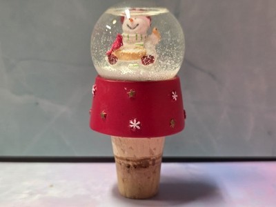 Eddingtons Santa Snow Globe Bottle Stopper.
