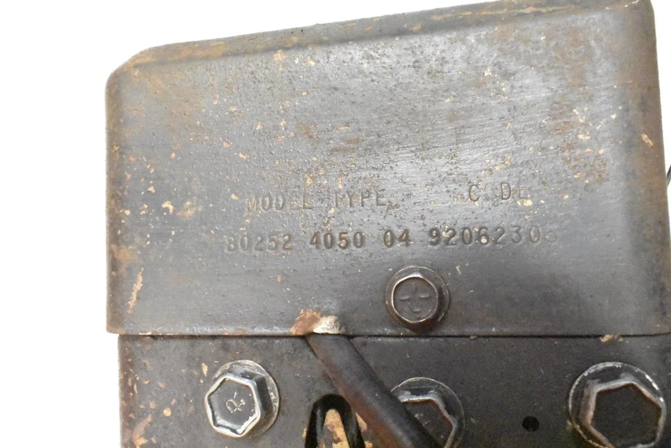 Vintage Briggs & Stratton 3 HP Small Gas Engine With Gear Reduction 80252 - Image 3 of 4