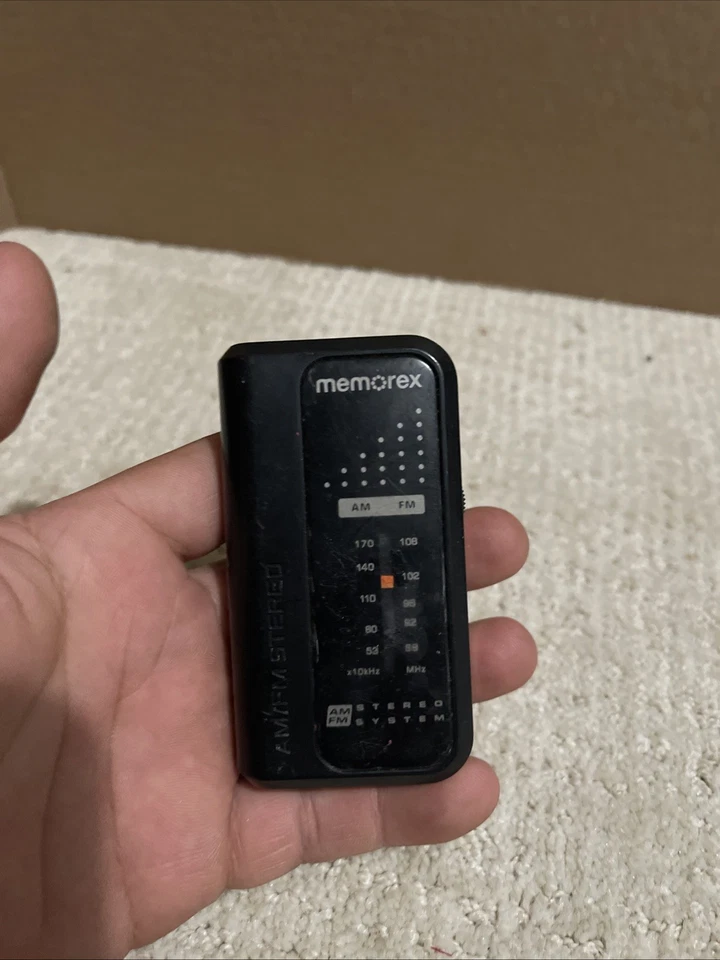Radio de bolsillo estéreo AM/FM Memorex MR4240 Foto 2 de 4