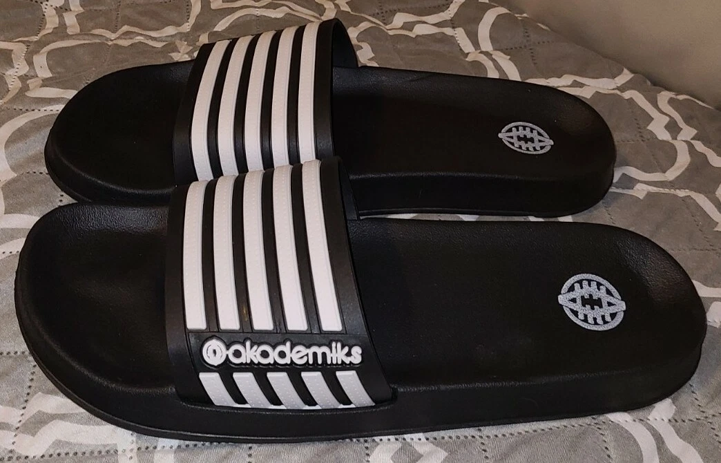 AKADEMIKS NWT Mens Size 9 Black White Stripe Slide Sandals