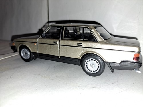 VOLVO 240 GOLD, CUSTOM MADE RIGHT HAND DRIVE, 1:24 DIECAST MODEL - Picture 8 of 13