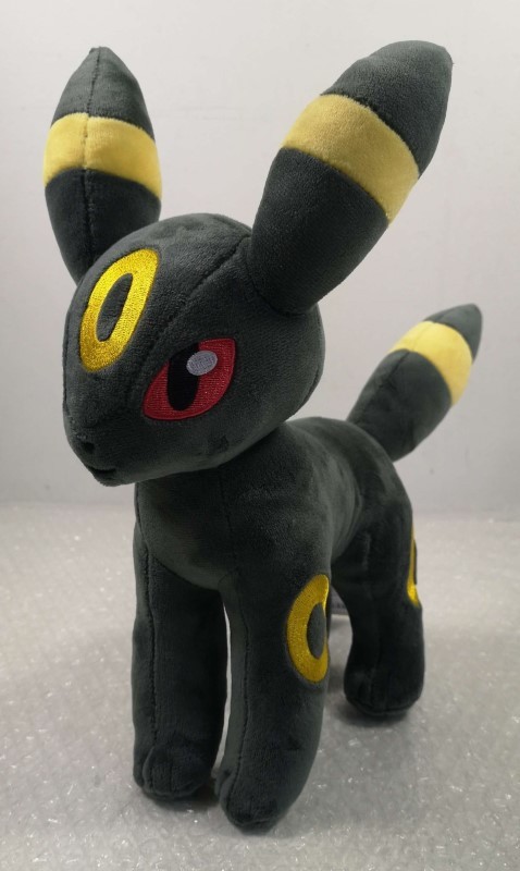 Peluche Pokémon Noctali 30 cm pour décorer une chambre de geek ou de fan