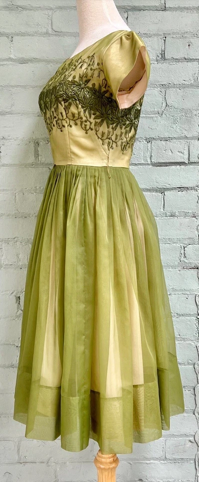 Vintage 1960s chartreuse organza fit and flare cocktail party dress / small - Imagem 4 de 4