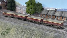 4 x BACHMANN MFA BOX BALLAST WAGONS, ‘391271’ EWS (WEATHERED) 38-013A, OO Gauge