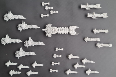 Großes Konvolut übermenschlicher Raumschiffe - kompatibel mit Battlefleet Gothic