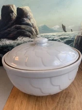 R.R.P. Co. Roseville, Ohio Light Dove Gray Stoneware Dutch Oven Crock Bowl W Lid