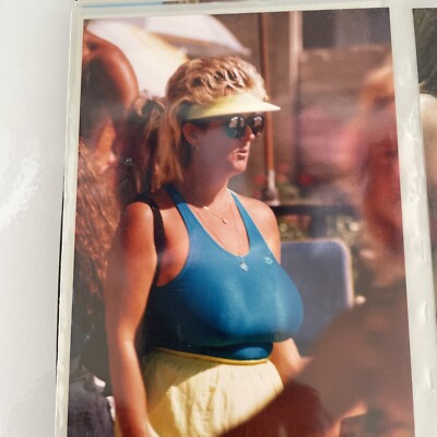 80s candid busty woman in bikini outdoors VINTAGE PHOTOGRAPH Beach Big  X