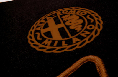 Fußmatten Teppich für Alfa Romeo Spider Fastback 70-84 mit Cognac Milano Logo