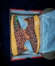 leopard nike roshes