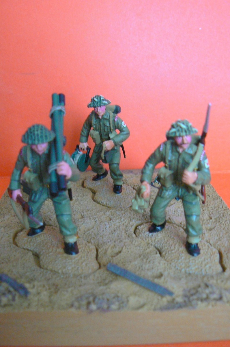BRITAINS LTD : LES ARMEES COLONIALES / ARMEE ANGLAISE RARE MITRAILLEUR