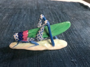 SUPERB VINTAGE 3 1/8" Herend Hungary BLUE FISHNET GRASSHOPPER Figurine MINT
