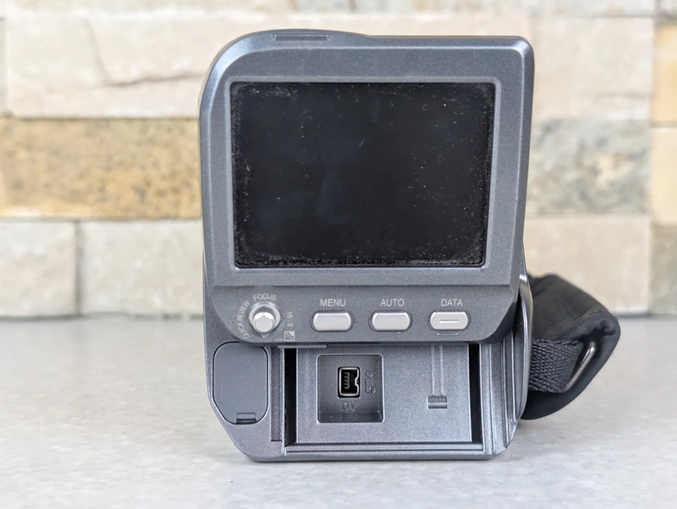 JVC GR-D30U Mini Digital Camcorder UNTESTED NO CHARGER - Image 3 of 4