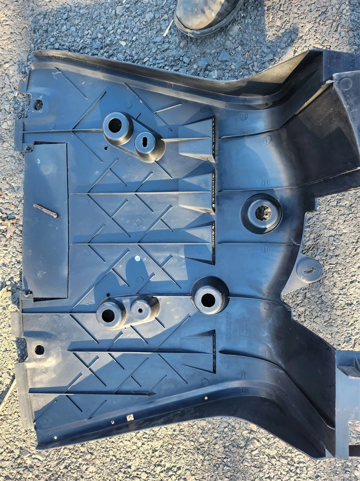 05-06 Pontiac GTO Cenefa Trasera Bajo Carrocería Panel Protector Vientre USADO GM Foto 2 de 3