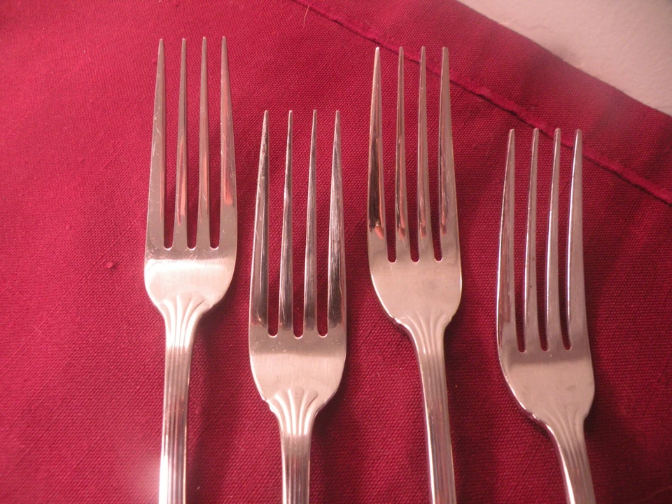 Juego de 4 tenedores de cena Retroneu de acero inoxidable 18/10 PRÍNCIPE DE GALES 7 5/8" Foto 2 de 4