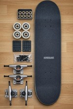 Skateboard Deck mit Griptape Palace Räder Ku...