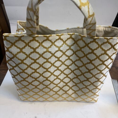 Beautiful Tote Bag With Snap Top Closure. - Picture 7 of 7