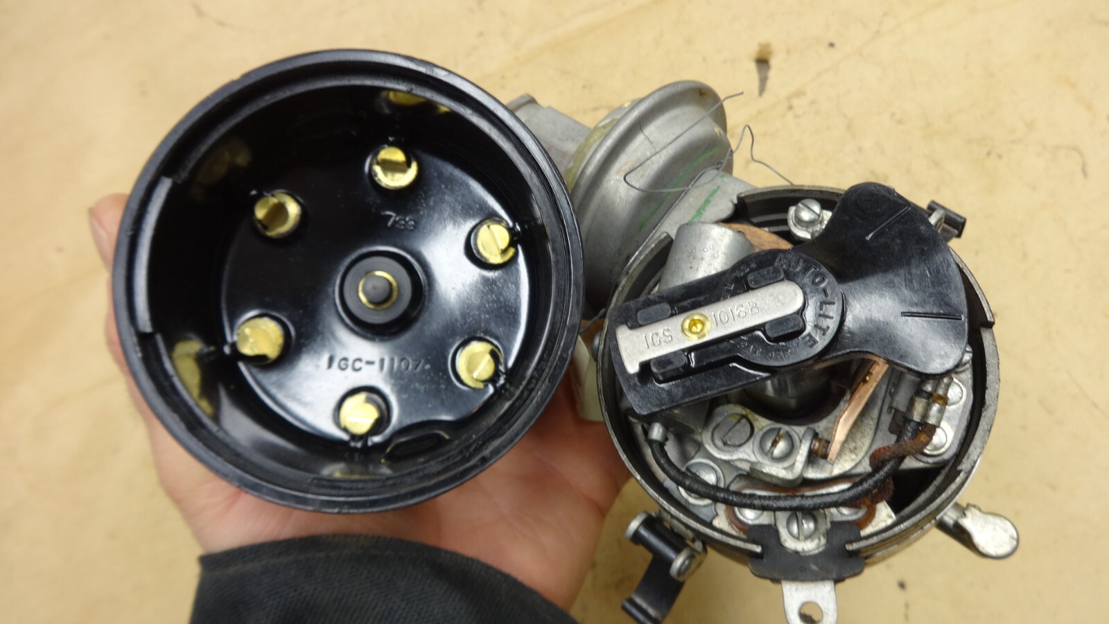 NOS 1942 1947 Dodge Truck DISTRIBUTOR w CAP & ROTOR Original IGS4203