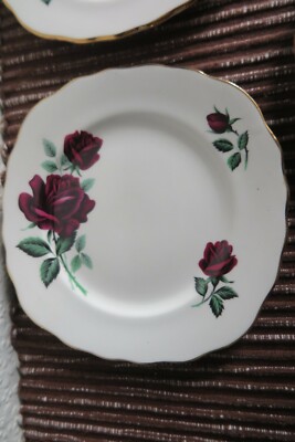 CROWN ROYAL - BONE CHINA BEILAGENTELLER - 4ER SET - ROTES ROSENMUSTER