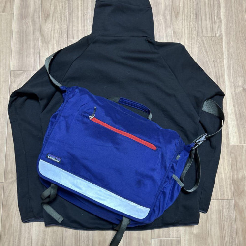 バッグ 90s vintage patagonia messenger bag Y2K old patagonia blue messenger bag vintage y2k [Used VG