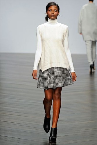 Zoe Jordan Black White Knit Sweater 