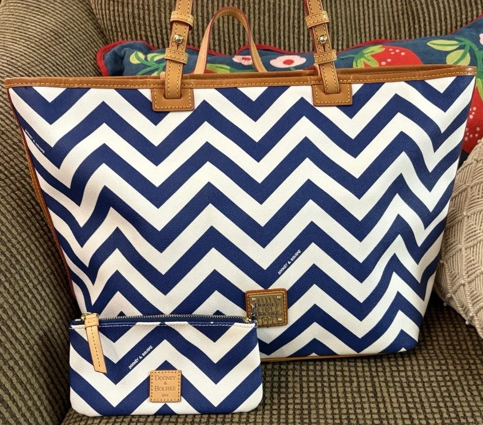 Conjunto Dooney Bourke Azul Blanco Chevron Grande Cremallera Bolso Bolso sin asas Cartera Foto 3 de 4