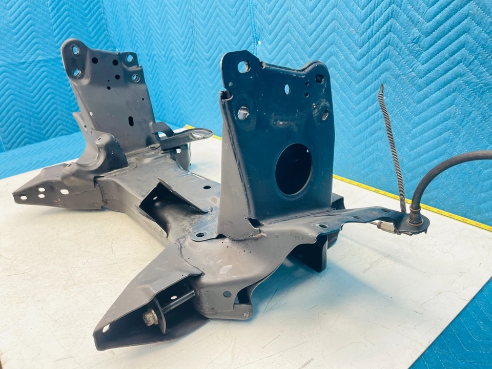 Chevrolet Corvette C4 1991-1996 subchasis delantero motor cuna travesaño OEM Foto 3 de 4