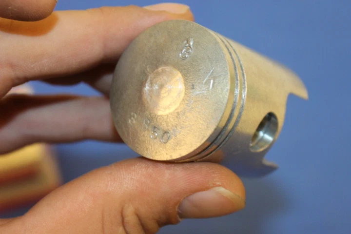 YAMAHA NOS/OEM 2ND O/S .50 .020 PISTÓN YL1E 1966 1967 134-11636-01 Foto 4 de 4