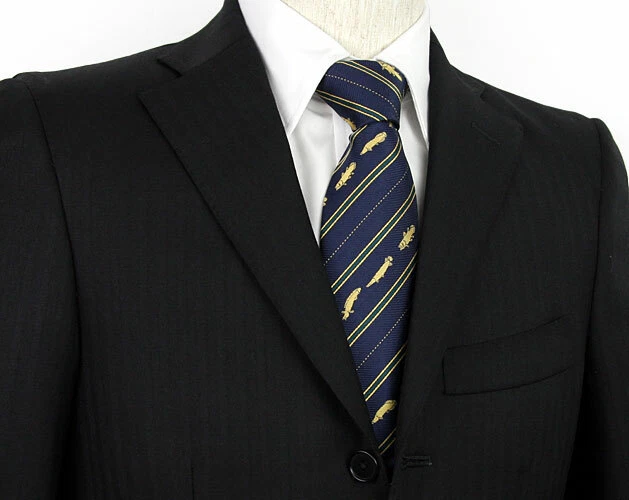 COLORATA / Corbata Fósil Pez Rayas Azul Marino / De Japón Foto 4 de 4