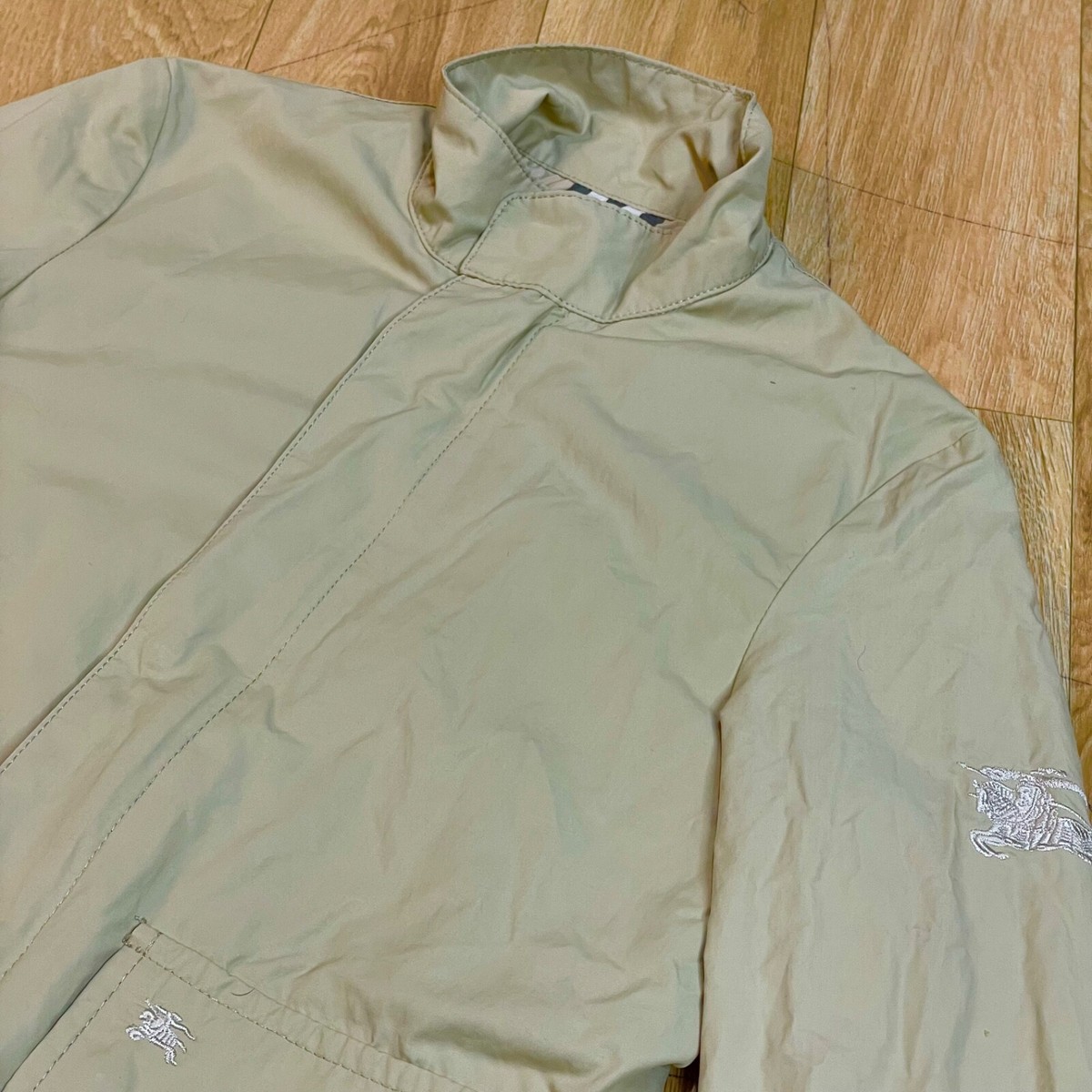 BURBERRY ウィンドブレーカー　4Y 104cm イエロー BURBERRY ウィンドブレーカー 4Y 104cm イエロー burberry