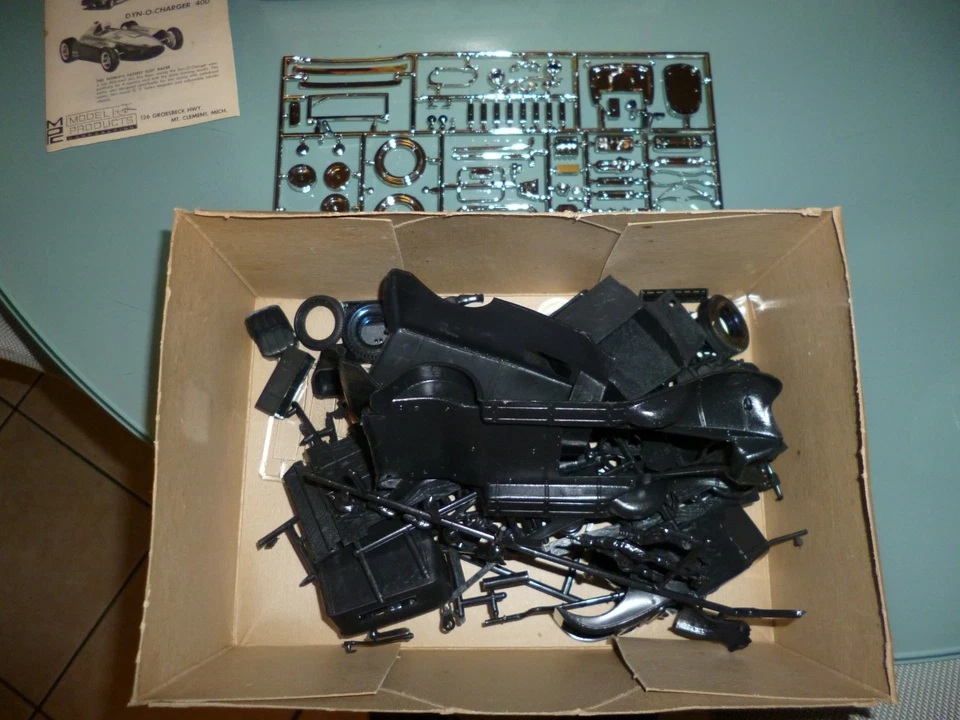 REGALO - GANGBUSTERS '32 CHRYSLER CABRIOLET KIT MODELLINO 1/25 VINTAGE RARISSIMO - Immagine 3 di 3