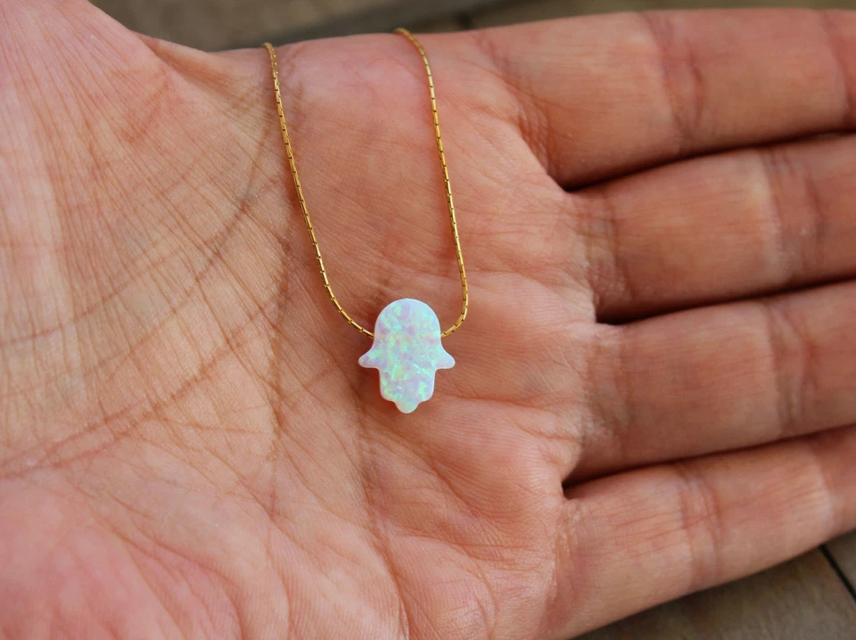 Collar gargantilla colgante de ópalo de laboratorio blanco a mano Hamsa cadena llena de oro de 14K Foto 4 de 4