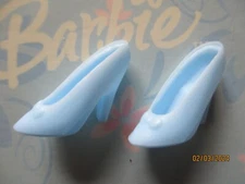 BARBIE DOLL / PAIR OF SHOES: BOOTS, PUMPS ....... (2307)