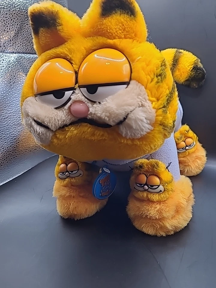 14" Pelúcia 1981 Garfield "Meus Chinelos Favoritos" com Pijama Azul por Dakin - Imagem 3 de 4