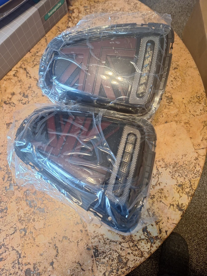 2007-2010 BMW Mini F Series Taillight Upgrade LED Retrofit F56 Black/ Red Foto 3 de 4