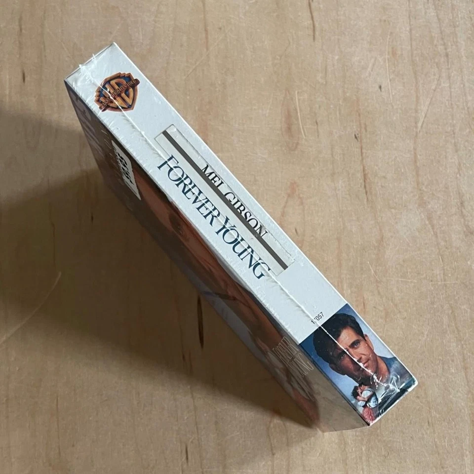 FOREVER YOUNG (1992) Sealed VHS Warner Mel Gibson Sci Fi Drama Romance Fantasy Foto 4 de 4