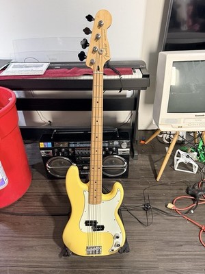 Fender Player Precision Electric Bass Guitar, Maple Fingerboard