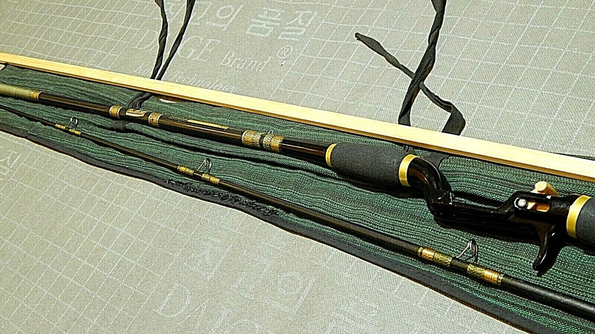 Late-60's ABU Diplomat 662 Zoom 2(7'/10-30g) glass casting Late-60's ABU Diplomat 662 Zoom 2(7'/10-30g) glass casting