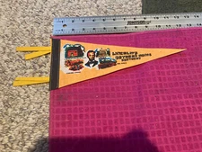 VINTAGE - LINCOLN'S BOYHOOD HOME KNOB CREEK KY Souvenir PENNANT - FAST SHIPPER