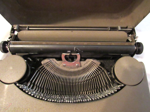 Máquina de escribir Corona Zephyr vintage en metal estuche alto de 3" - Imagen 2 de 10