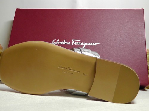 Sandalia SALVATORE FERRAGAMO A RGENTO Rikis Cristal Gancio Cuero Metálico Talla 7 - Imagen 14 de 19