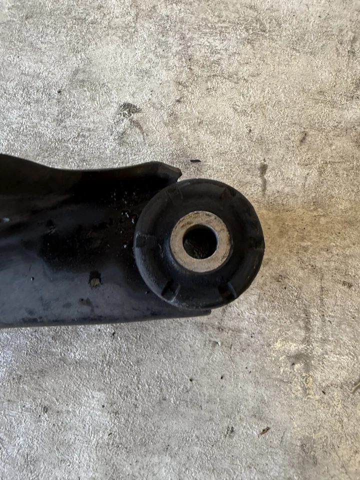 Brazo de control inferior trasero izquierdo del lado del conductor Audi Q7 2007-2015 OEM Foto 2 de 4