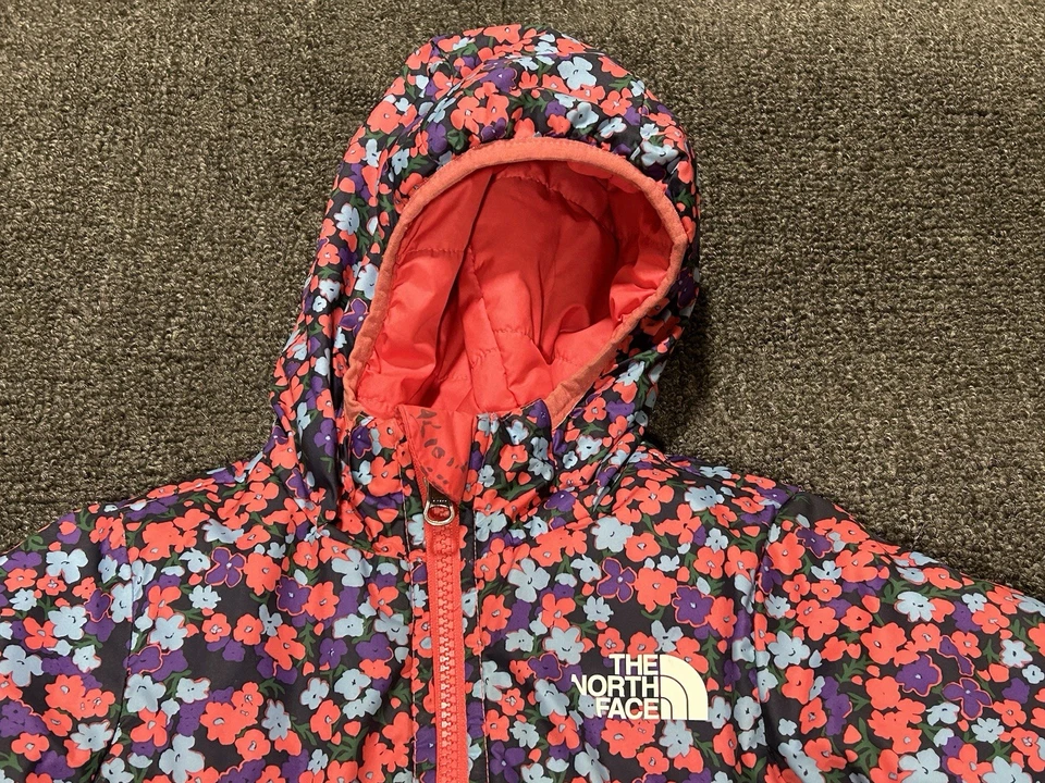 Chaqueta con Capucha Reversible The North Face Niñas Pequeñas 2T Floral Rosa Cremallera Completa Foto 3 de 4