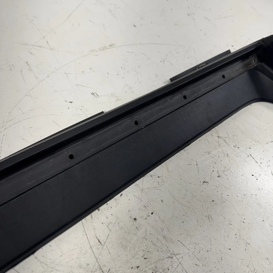 OEM 2018-2024 CHEVROLET EQUINOX PANEL BASCULANTE TRASERO DERECHO MOLDURA 84167857 Foto 3 de 4