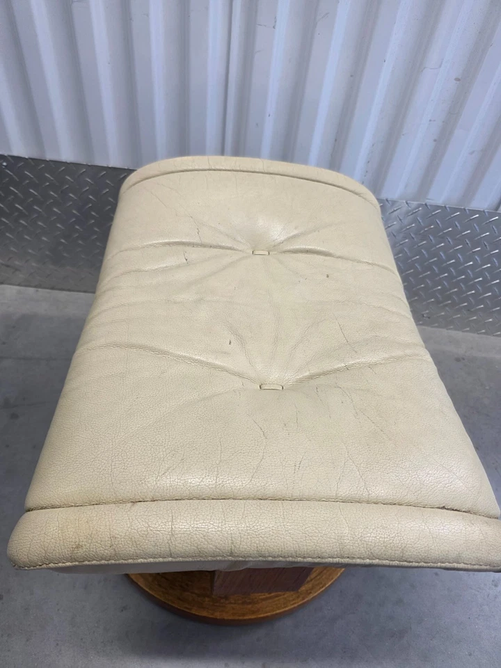 Ekornes Stressless Couro Colorido Creme Otomano | SEM Função de Inclinação | Base de Madeira - Imagem 4 de 4