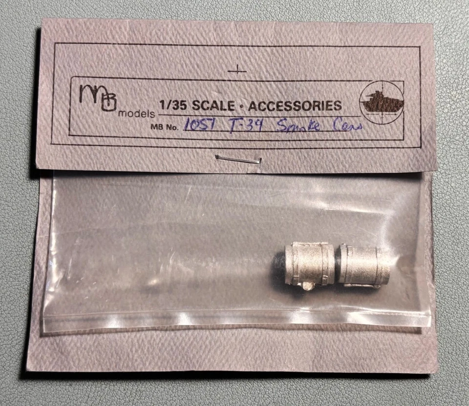 MB MODELS 1051 - T-34 SMOKE CANS (2pcs) - 1/35 WHITE METAL - Immagine 2 di 2
