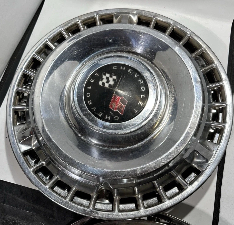 63-64 雪佛兰 Impala Bel Air 比斯坎车轮盖 (5) 轮毂盖 十字旗 原始设备制造商 — 第 3/4 张图片