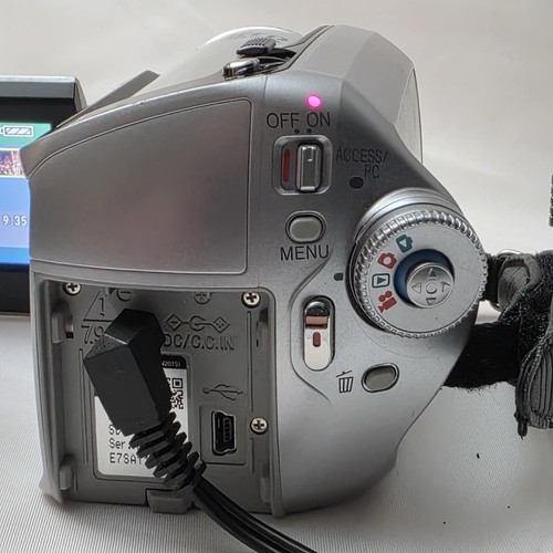 Panasonic Camcorder Camera SDR-H200 Excellent w/ Charger, Battery Case Bundle - Picture 8 of 17