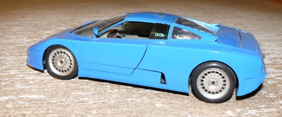 K23 Bburago Bugatti 11 Gb 19911:18 Fensterschaden - Bild 2 von 4